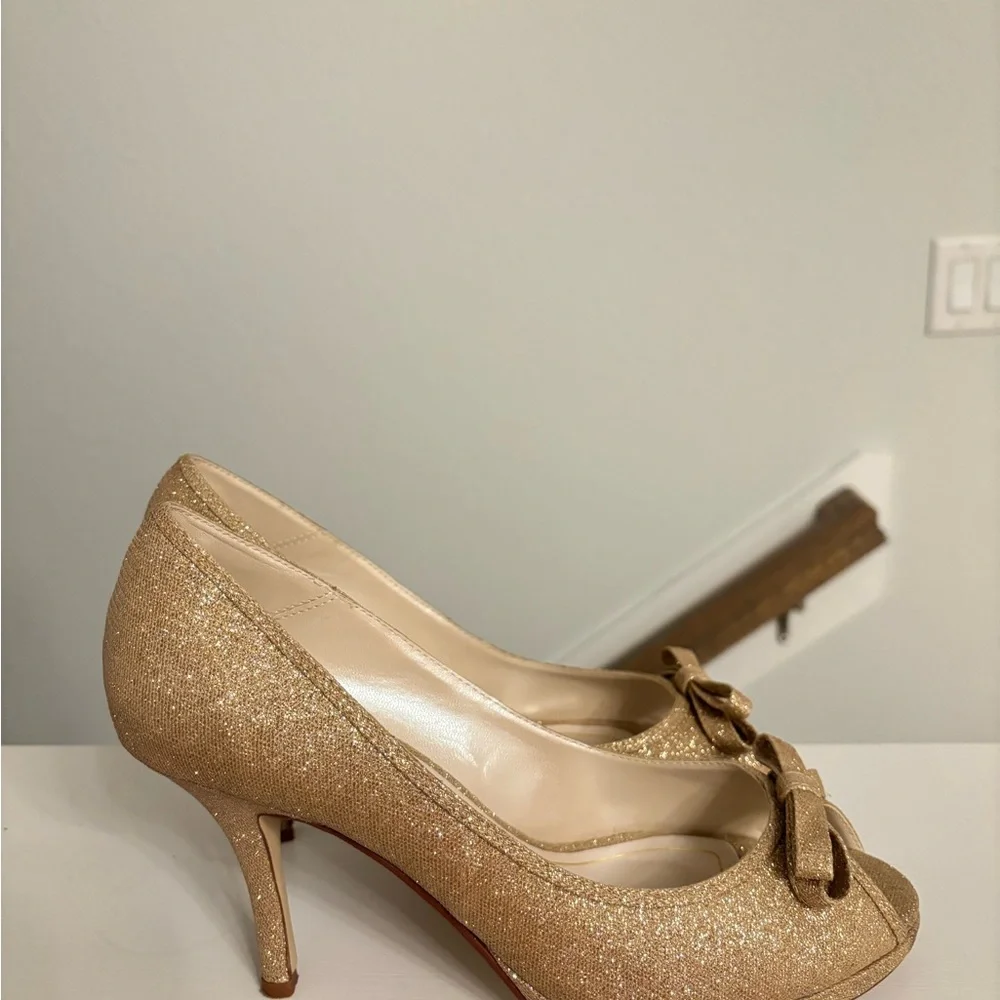 ✨ DREAMY Gold Glitter Bow Heels | Size 9